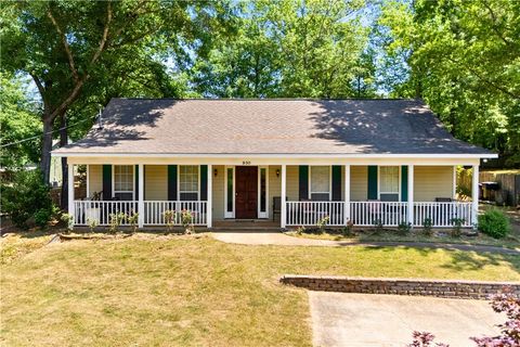 Photo of 930 SANDERS Street, Auburn, AL 36830 (MLS # 180158)