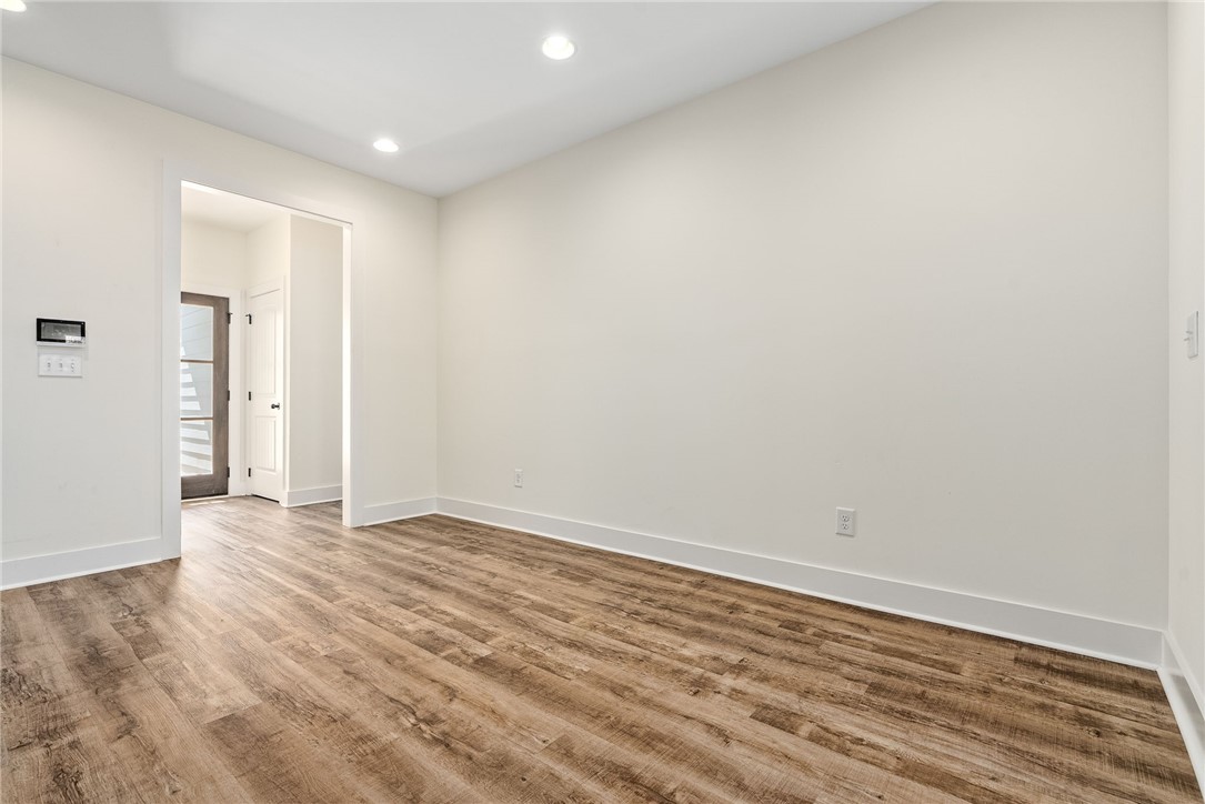 405 PETER Street