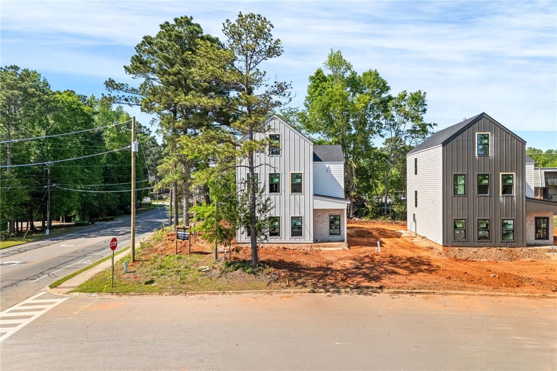 580 PRIDE Avenue
