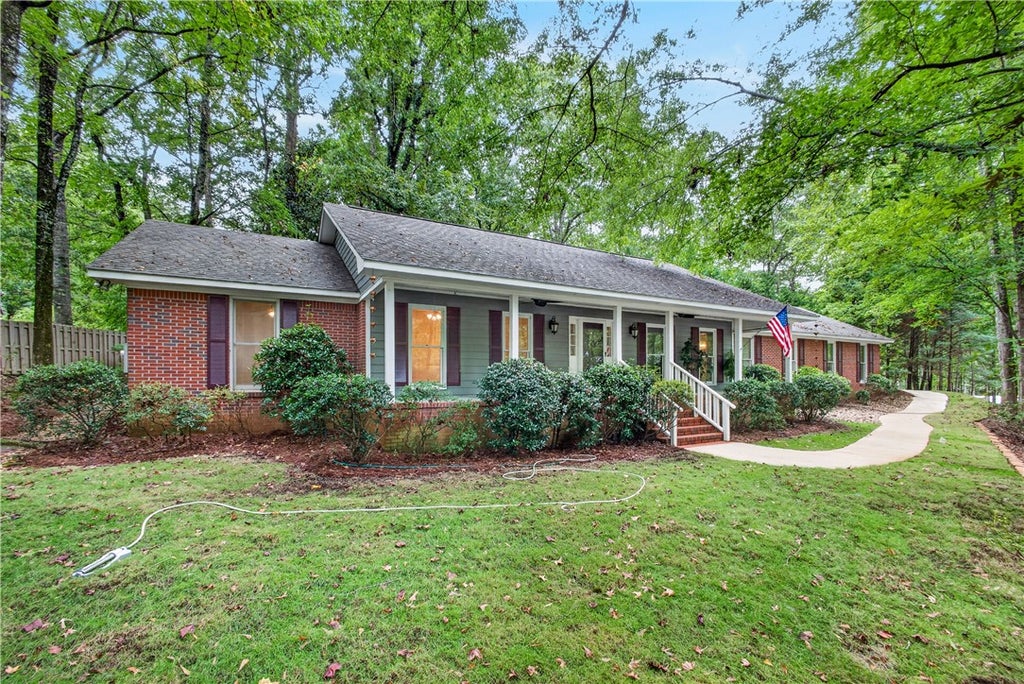Photo of 507 CAMELOT Way, Opelika, AL 36801 (MLS # 182154)