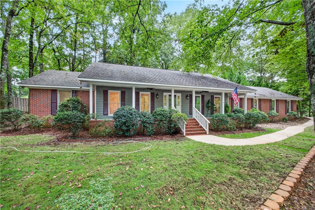Photo of 507 CAMELOT Way, Opelika, AL 36801 (MLS # 182154)
