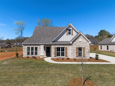 1935 LONG LEAF Lane Opelika AL 36804