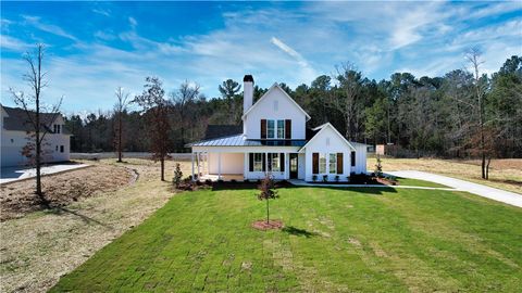 Photo of 12 HUNTERS HILL Lane, Auburn, AL 36830 (MLS # 177441)
