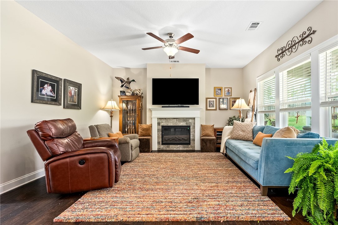 1207 CEDAR CREEK Drive