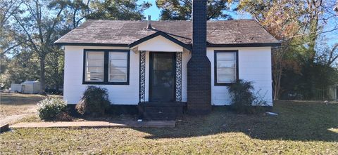 Photo of 240 S 1ST Street, Valley, AL 36854 (MLS # 177447)