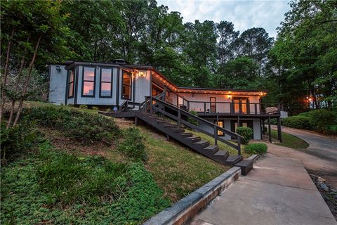 Photo of 5 RIVERWOOD Lane, Alexander City, AL 35010 (MLS # 180350)