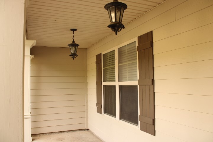 2409 VALLEY Court