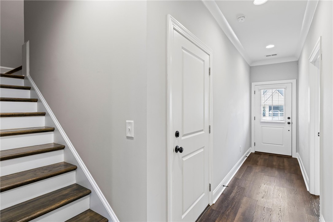 521 CLOVERDALE Drive