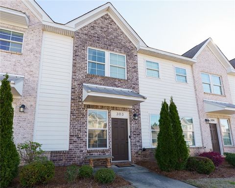 Photo of 3855 ACADEMY Drive, Opelika, AL 36801 (MLS # 179349)