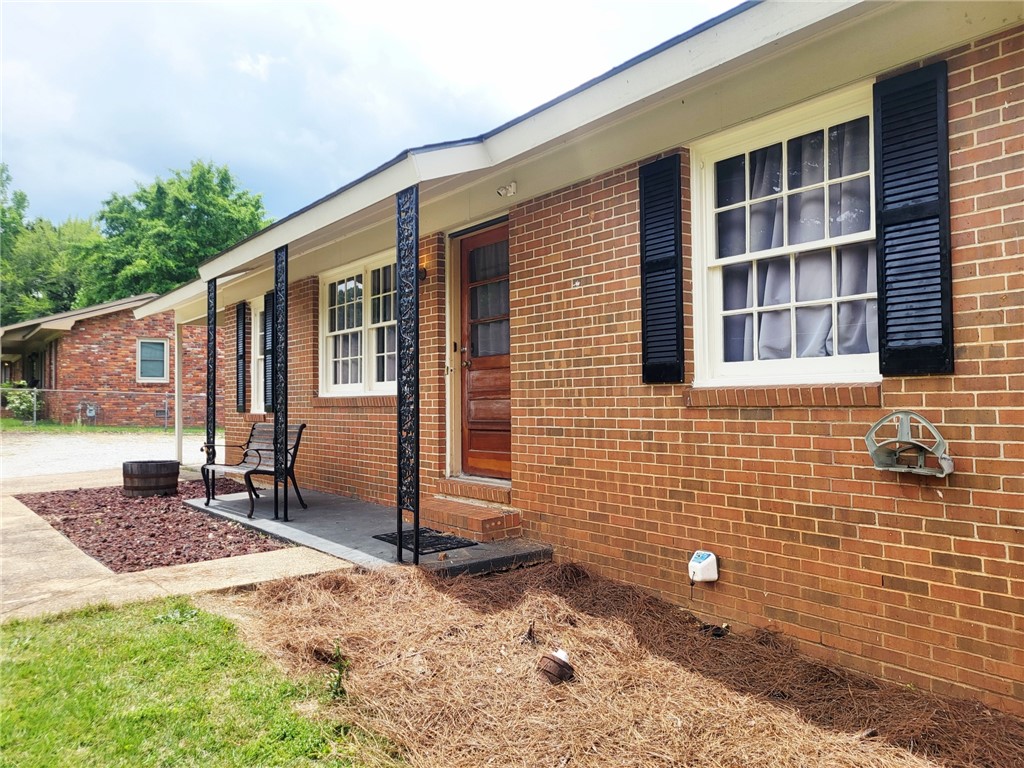 2500 POPLAR Street