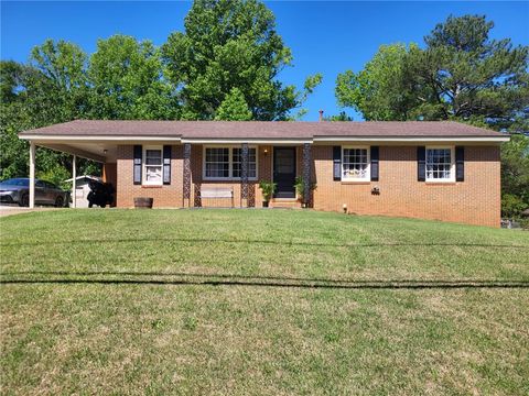 Photo of 2500 POPLAR Street, Opelika, AL 36804 (MLS # 180414)