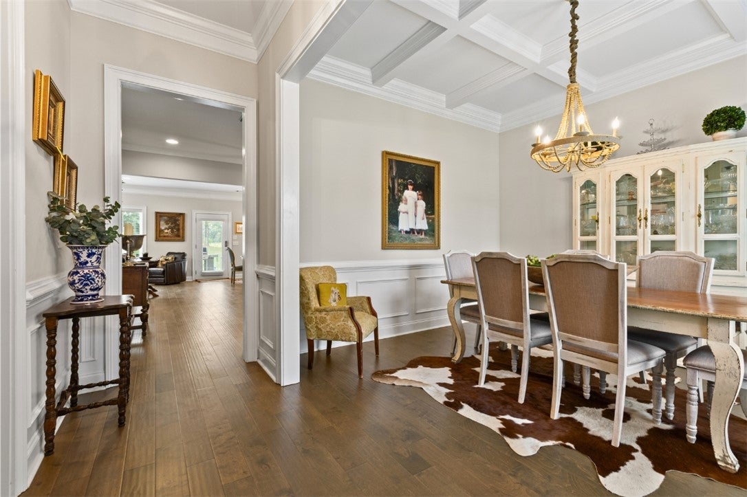 739 TOWNE LAKE Parkway