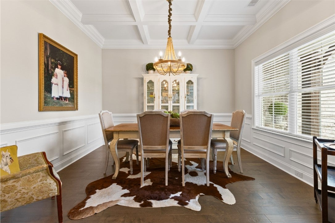 739 TOWNE LAKE Parkway