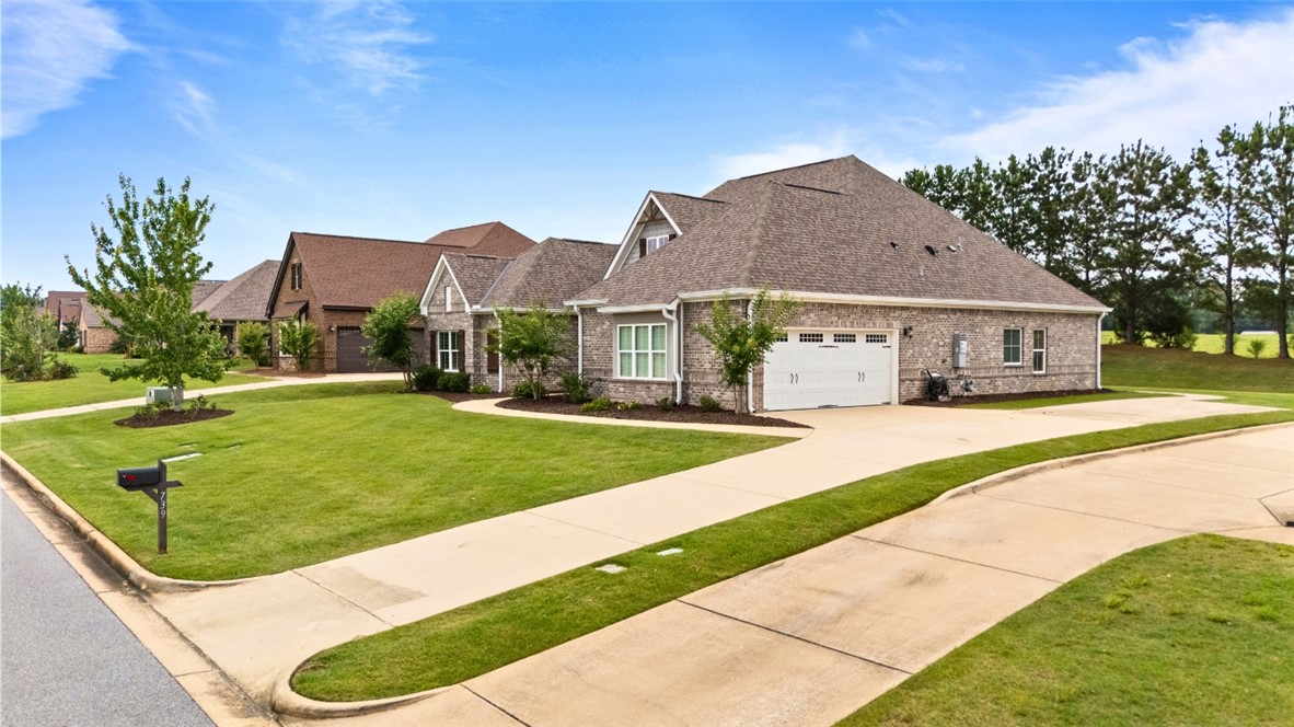 739 TOWNE LAKE Parkway