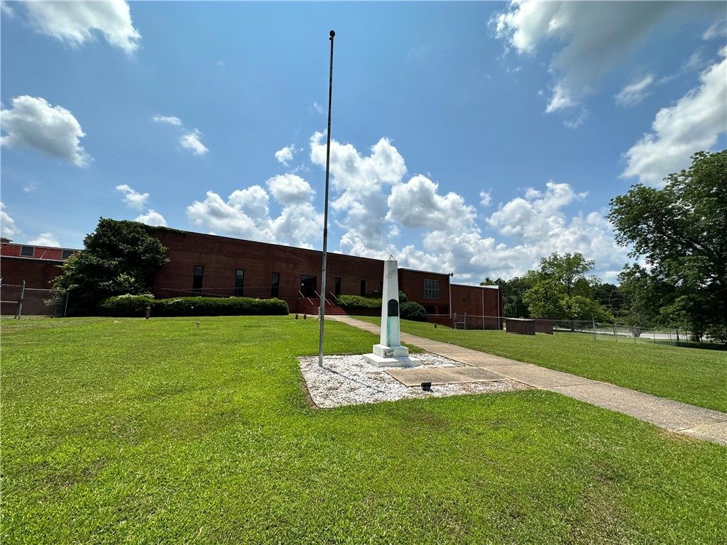 Photo of 520 COMER Street, Alexander City, AL 35010 (MLS # 177225)