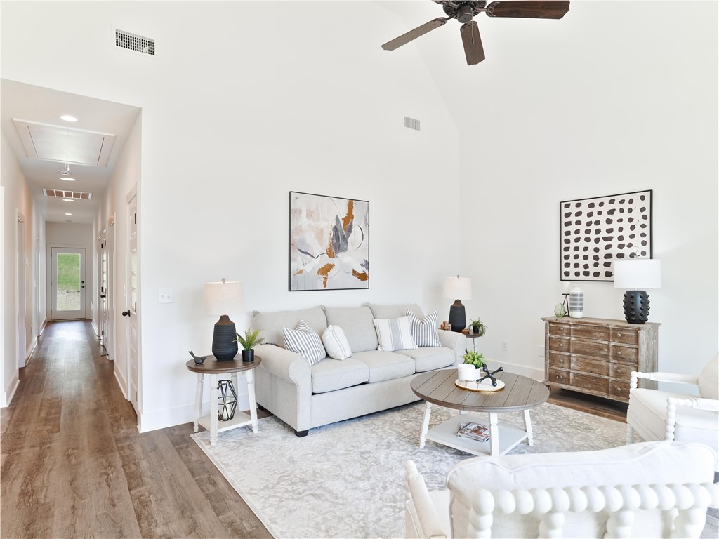 1289 WOODLAND Circle