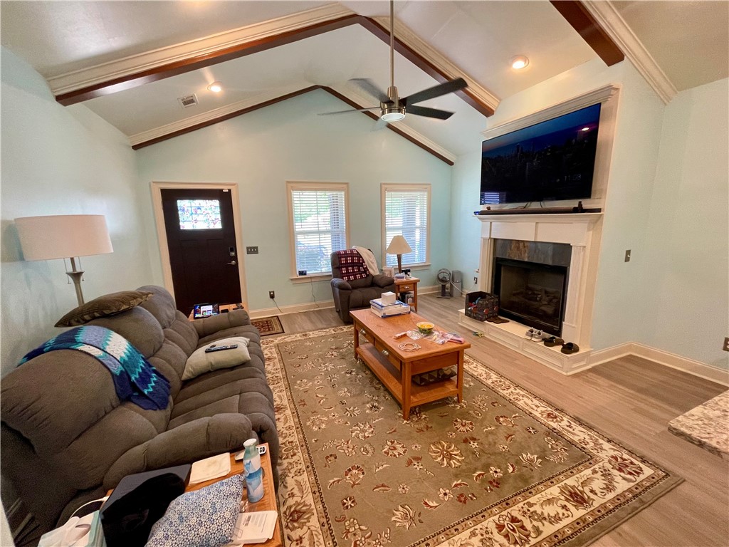 2136 ARMISTEAD Lane