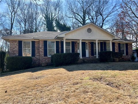 Photo of 705 NORTH HILLS Drive, Opelika, AL 36801 (MLS # 178391)
