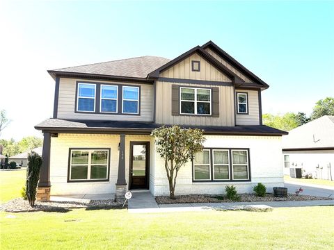 Photo of 198 VALENTINO Court, Auburn, AL 36830 (MLS # 179825)