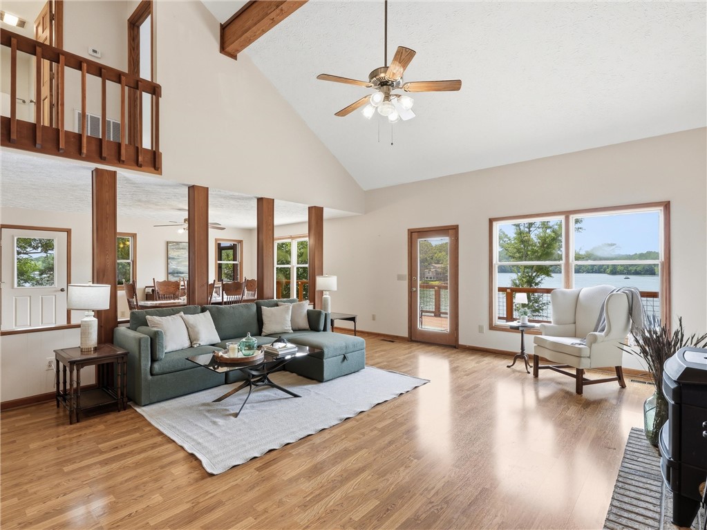 211 TANGLEWOOD Lane