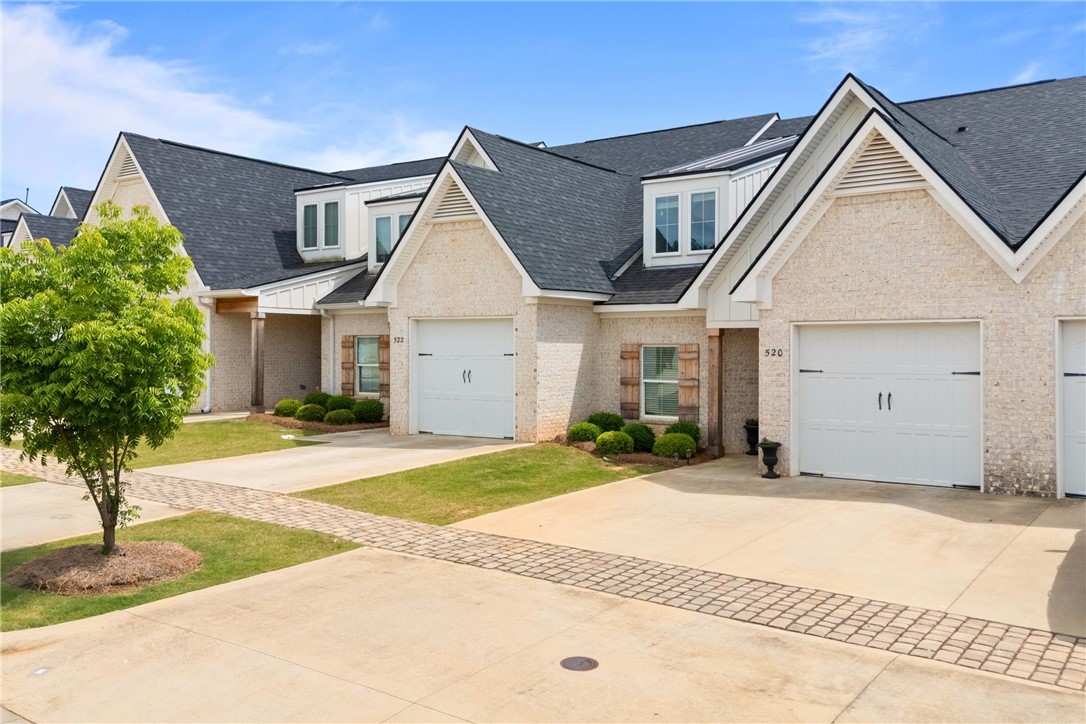 520 CLOVERDALE Drive