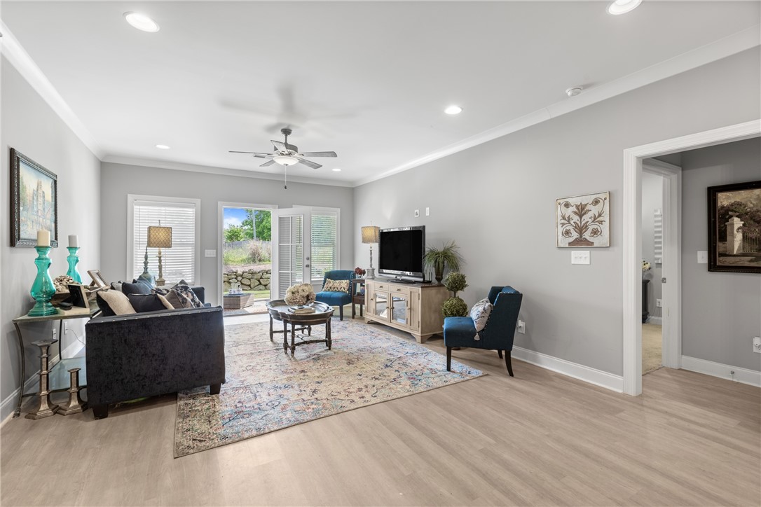520 CLOVERDALE Drive