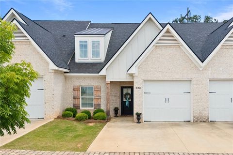 520 CLOVERDALE Drive Auburn AL 38630