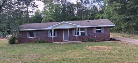Photo of 1184 COUNTY ROAD 189, Valley, AL 36854 (MLS # 180160)