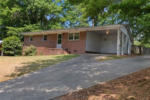 Photo of 1023 OLD MILL Road, Auburn, AL 36830 (MLS # 180179)