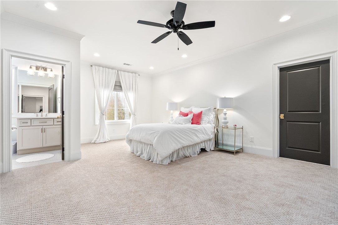 Auburn, Alabama 36830, United States, 5 Bedrooms Bedrooms, ,6 BathroomsBathrooms,Residential,Active,254159