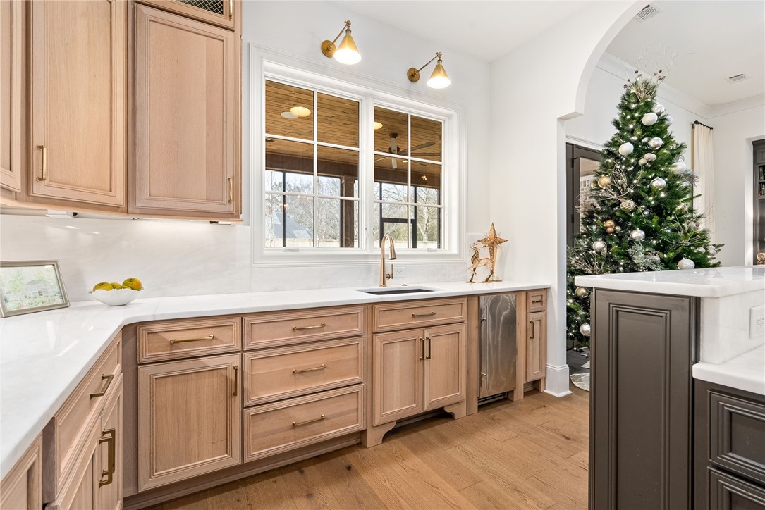 Auburn, Alabama 36830, United States, 5 Bedrooms Bedrooms, ,6 BathroomsBathrooms,Residential,Active,254159