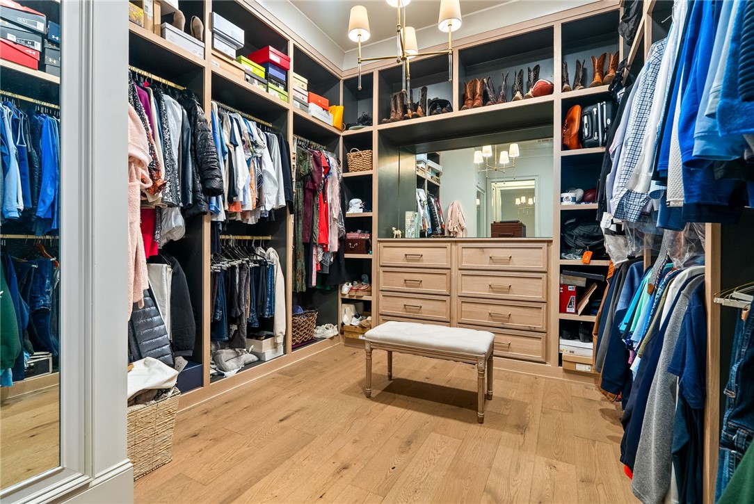 Auburn, Alabama 36830, United States, 5 Bedrooms Bedrooms, ,6 BathroomsBathrooms,Residential,Active,254159