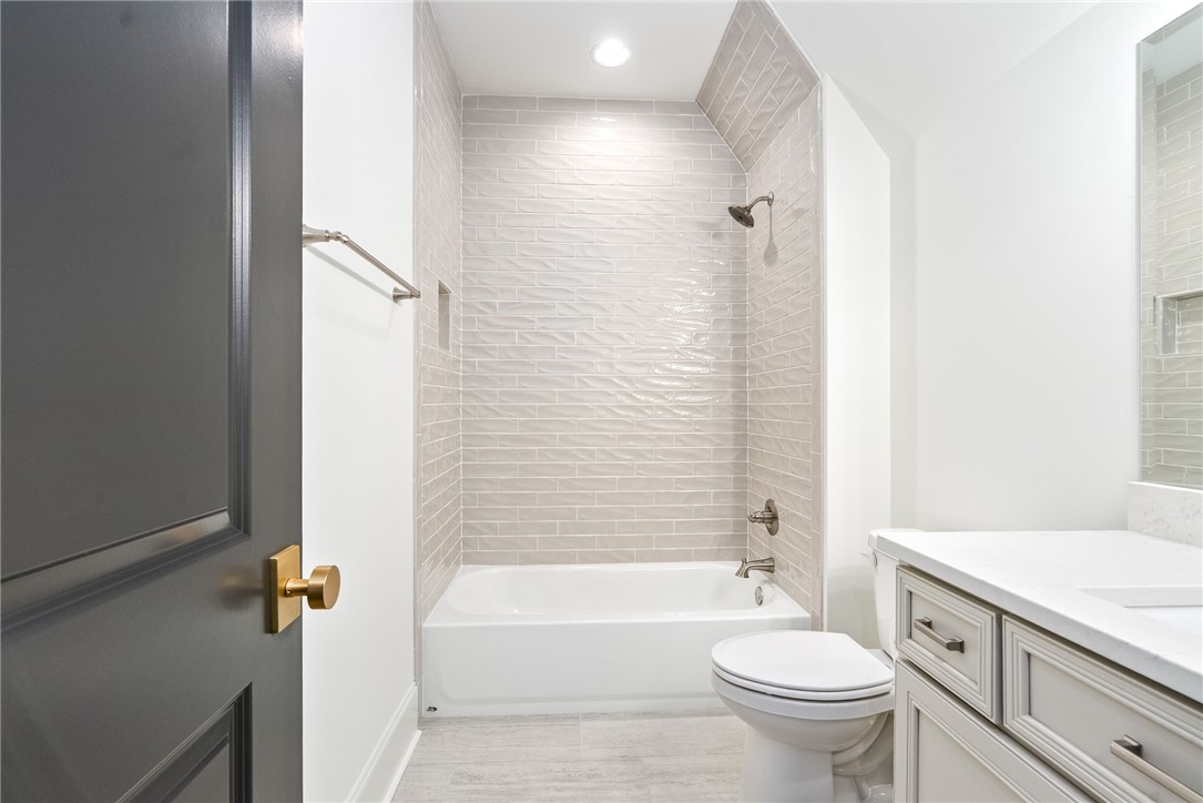 Auburn, Alabama 36830, United States, 5 Bedrooms Bedrooms, ,6 BathroomsBathrooms,Residential,Active,254159