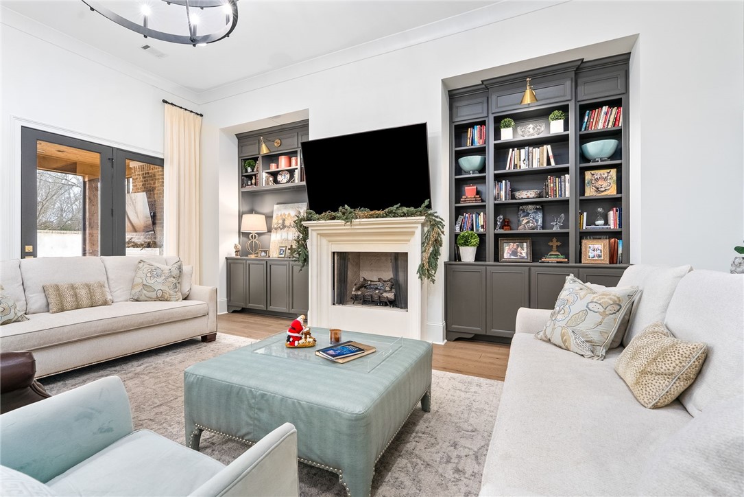 1302 MAGNOLIA CLUB Court