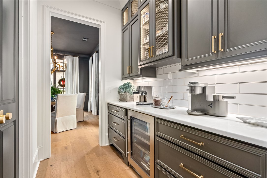 Auburn, Alabama 36830, United States, 5 Bedrooms Bedrooms, ,6 BathroomsBathrooms,Residential,Active,254159