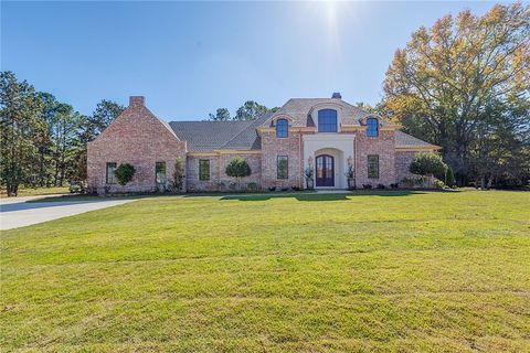 880 KENTWOOD Drive Auburn AL 36830