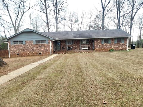 Photo of 4223 37TH Court SW, Lanett, AL 36863 (MLS # 178228)
