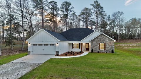 Photo of 39 GLENHAVEN Road, Phenix City, AL 36869 (MLS # 179294)