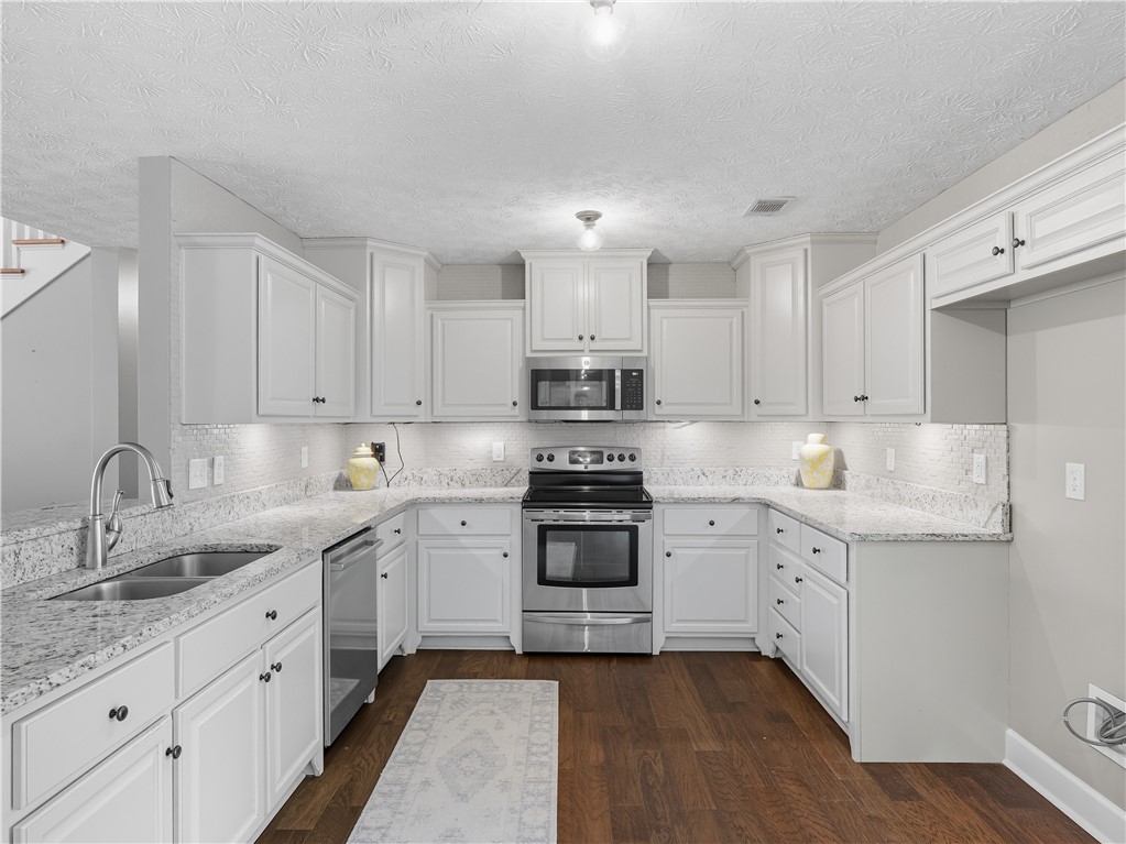 Opelika, Alabama 36801, United States, 3 Bedrooms Bedrooms, ,3 BathroomsBathrooms,Residential,Active,122197