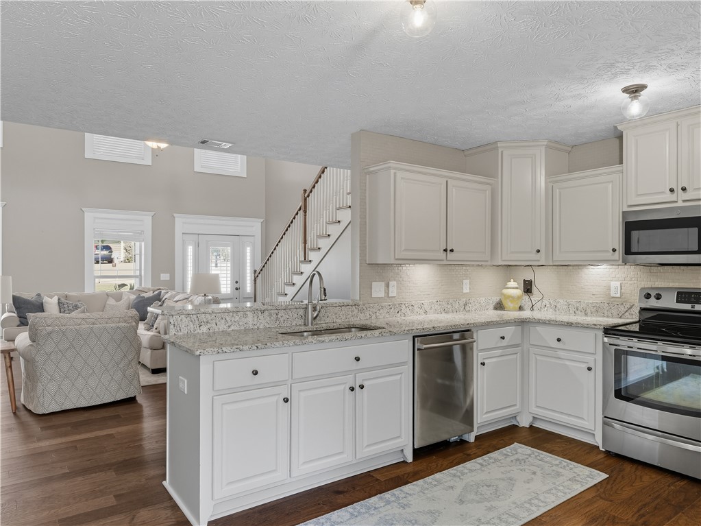 Opelika, Alabama 36801, United States, 3 Bedrooms Bedrooms, ,3 BathroomsBathrooms,Residential,Active,122197