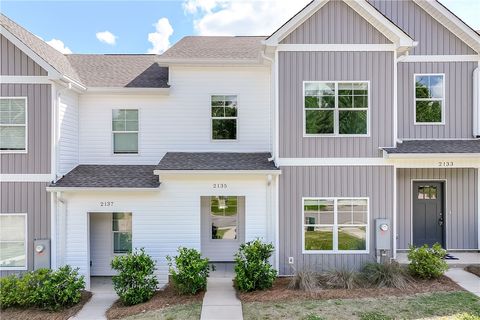 Photo of 2135 COBBLESTONE Drive, Opelika, AL 36804 (MLS # 180607)