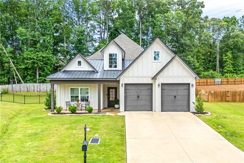 Photo of 1765 LOIS Lane, Auburn, AL 36832 (MLS # 180656)