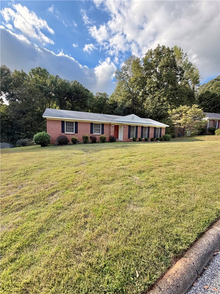 Photo of 2009 NORTH HILLS Drive, Opelika, AL 36801 (MLS # 182555)