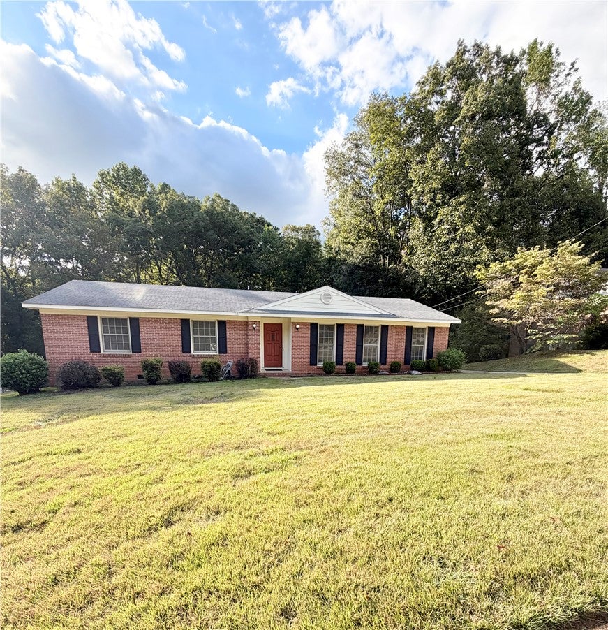 Photo of 2009 NORTH HILLS Drive, Opelika, AL 36801 (MLS # 182555)