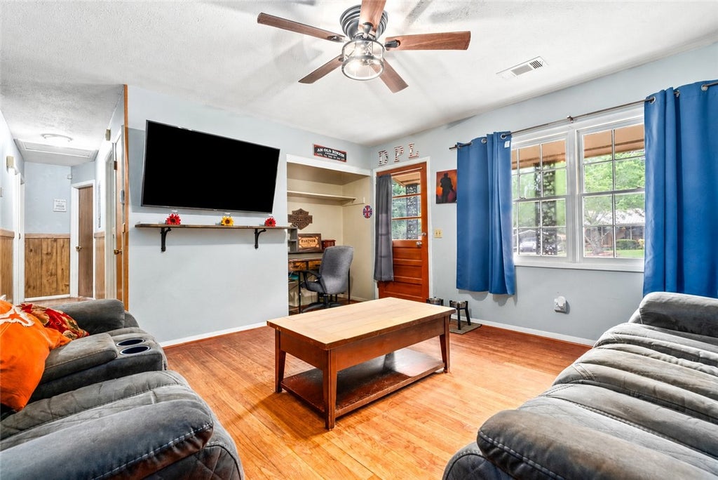 Photo of 2500 POPLAR Street, Opelika, AL 36801 (MLS # 181645)