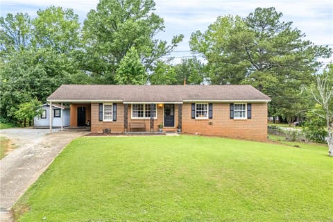 Photo of 2500 POPLAR Street, Opelika, AL 36801 (MLS # 181645)