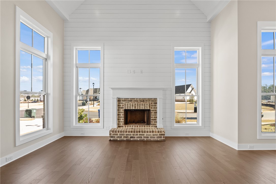 2044 DAWSON CORNER Loop