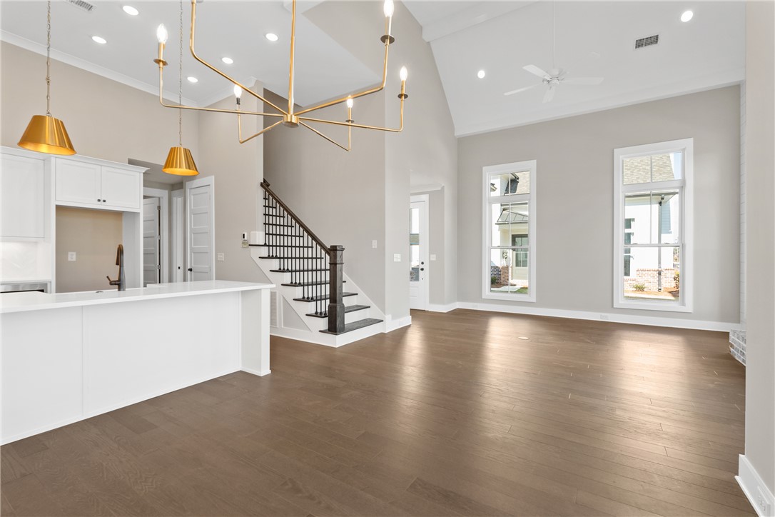 2044 DAWSON CORNER Loop