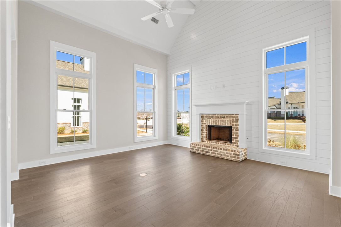 2044 DAWSON CORNER Loop