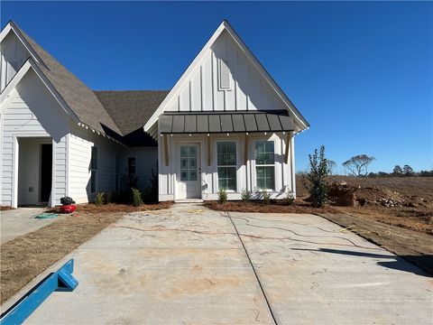 1053 HUNTERS Way Opelika AL 36801